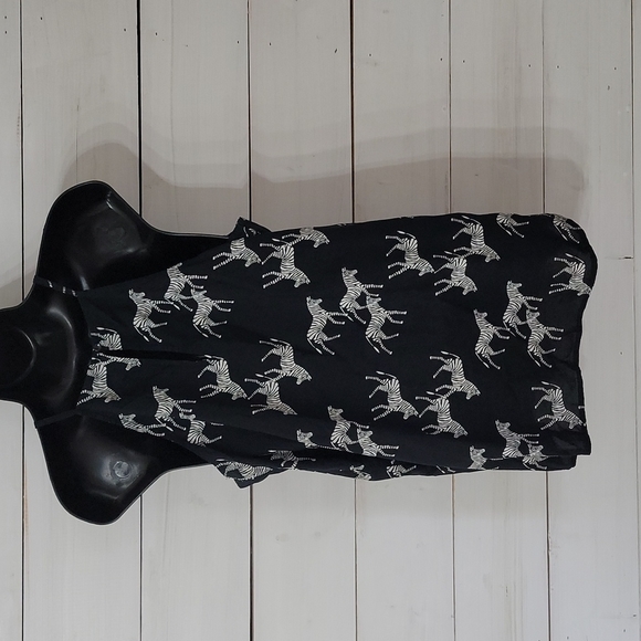 High neck zebra sleeveless top from Old Navy in medium. - Picture 3 of 5